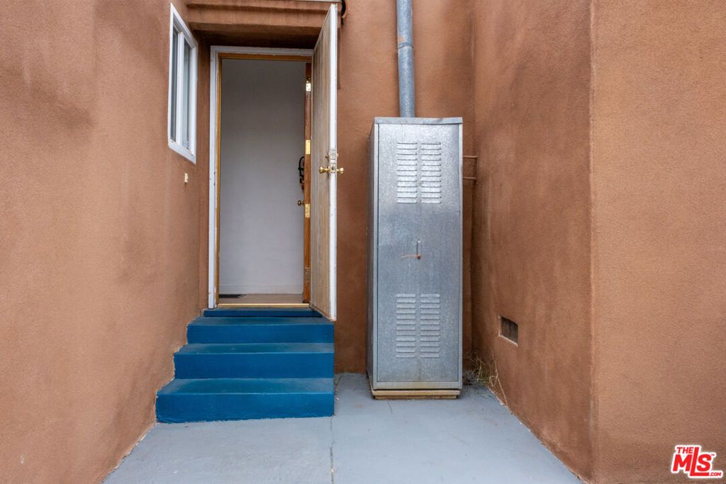 Image 12 of property listing at 8714 S Wilton Place, Los Angeles, CA 90047