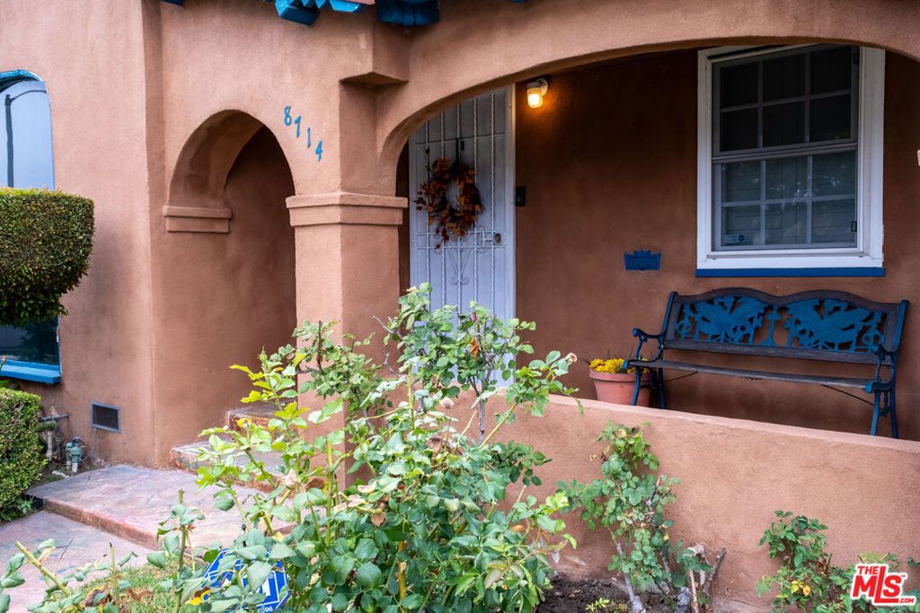 Image 16 of property listing at 8714 S Wilton Place, Los Angeles, CA 90047