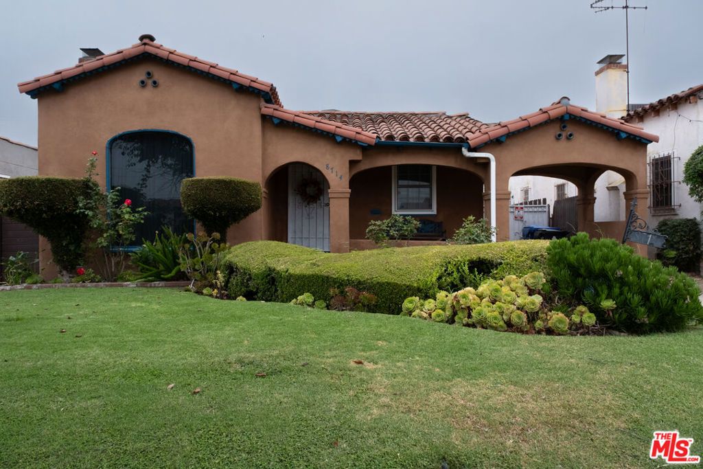 Image 17 of property listing at 8714 S Wilton Place, Los Angeles, CA 90047