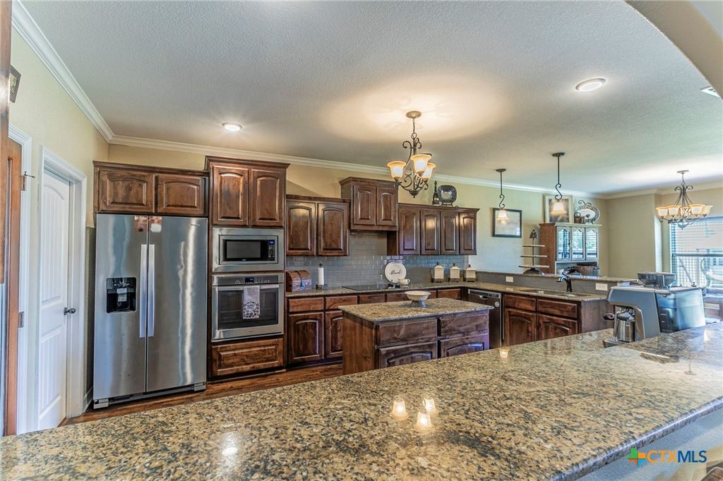 Image 10 of property listing at 253 RANGER Boulevard, Salado, TX 76571
