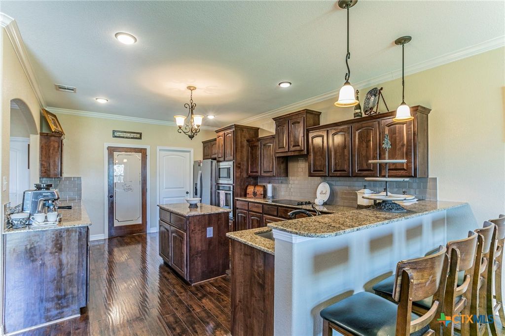 Image 11 of property listing at 253 RANGER Boulevard, Salado, TX 76571