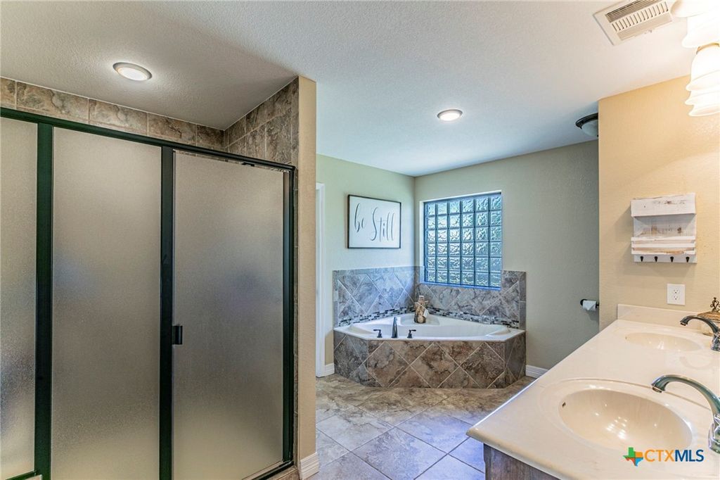 Image 18 of property listing at 253 RANGER Boulevard, Salado, TX 76571