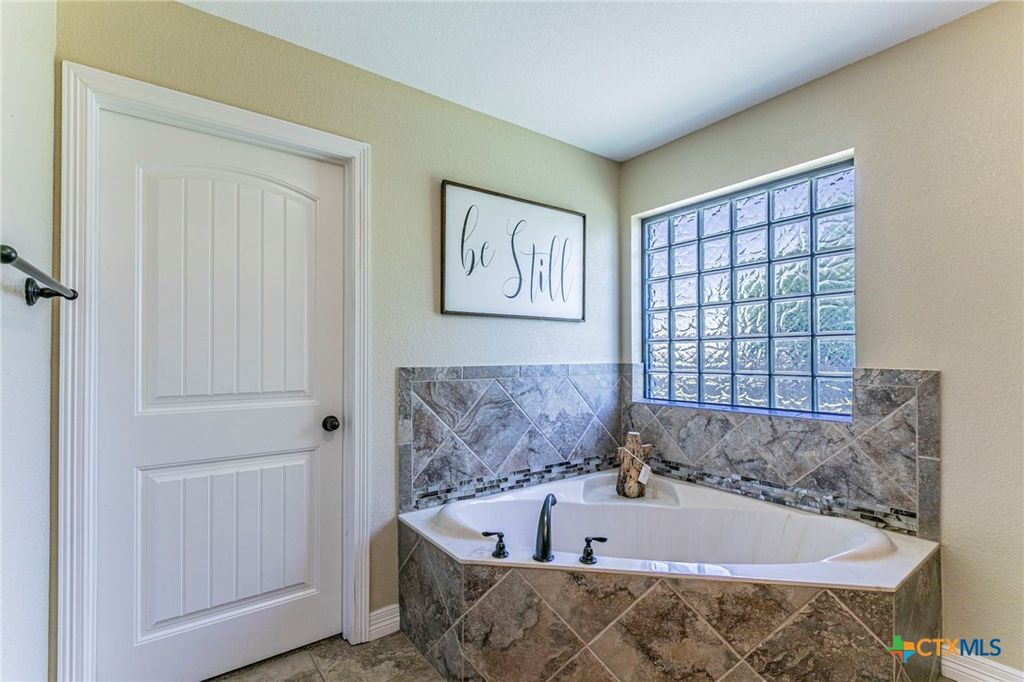 Image 20 of property listing at 253 RANGER Boulevard, Salado, TX 76571