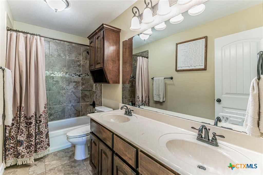 Image 31 of property listing at 253 RANGER Boulevard, Salado, TX 76571