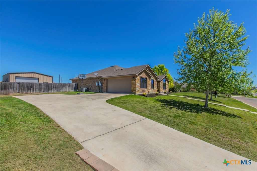 Image 34 of property listing at 253 RANGER Boulevard, Salado, TX 76571
