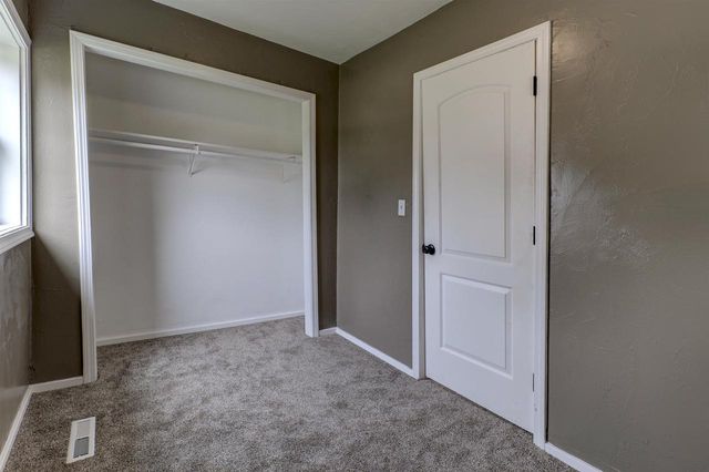 N4810 COUNTY ROAD B, New London, WI 54916