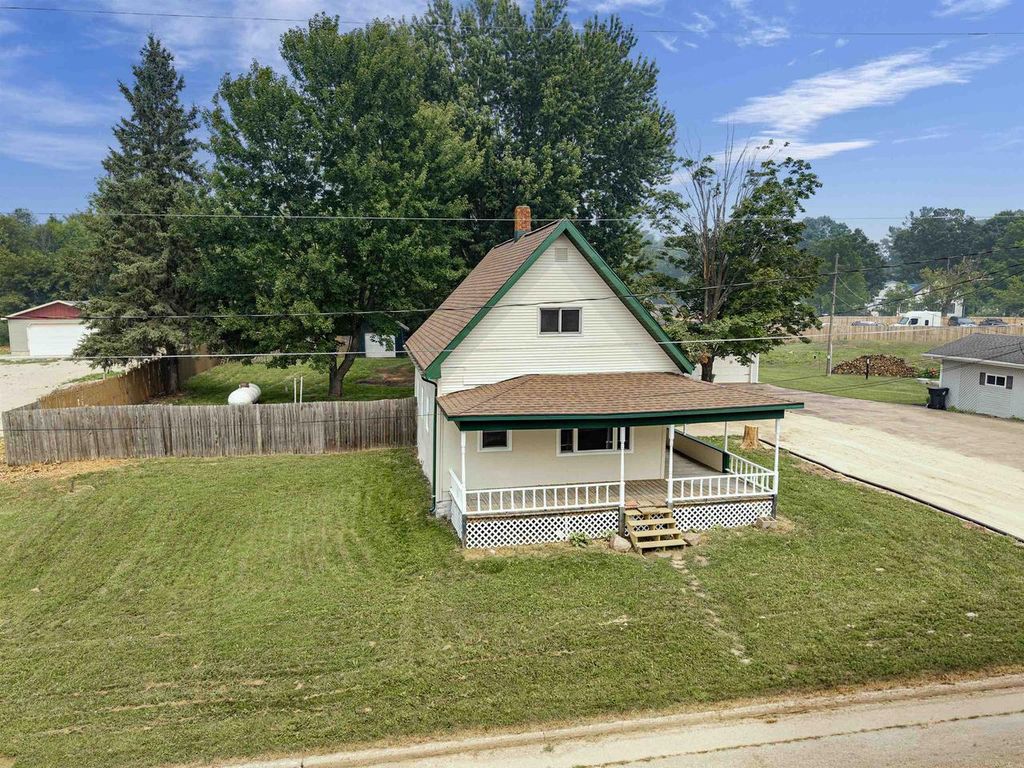 N4810 COUNTY ROAD B, New London, WI 54916