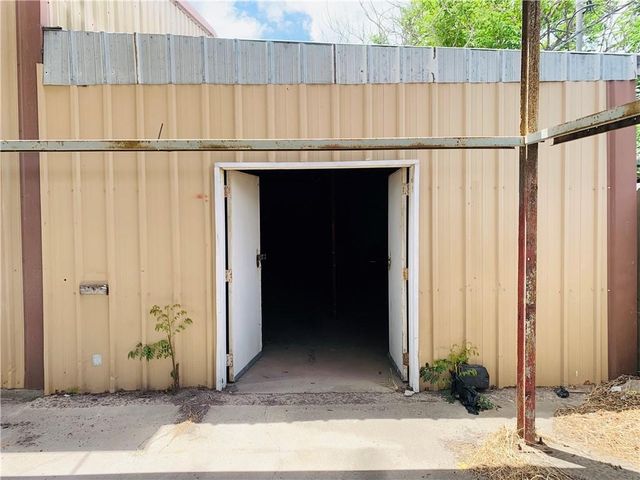 611 Lincoln Ave, Robstown, TX 78380