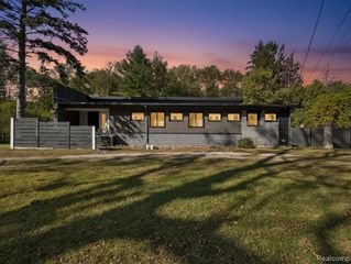 23463 Berg Road, Southfield, MI 48033