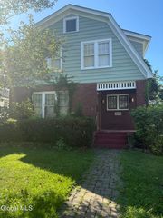 1043 Brierwood Boulevard, Schenectady, NY 12308