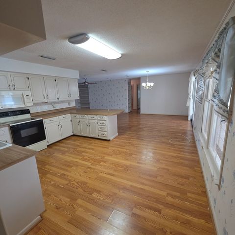 305 Cyclone Circle, Dothan, AL 36301