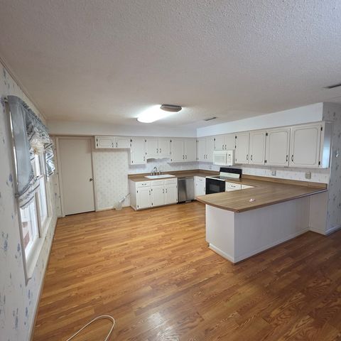 305 Cyclone Circle, Dothan, AL 36301