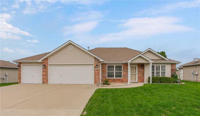 1102 Bristol Drive, Raymore, MO 64083