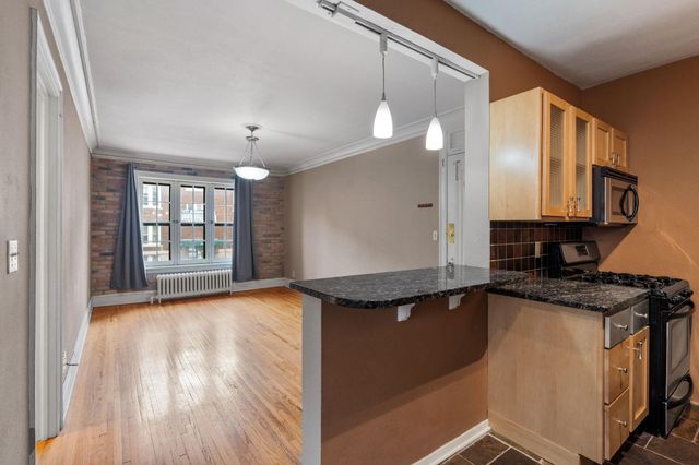 1820 1st Avenue S 102, Minneapolis, MN 55403