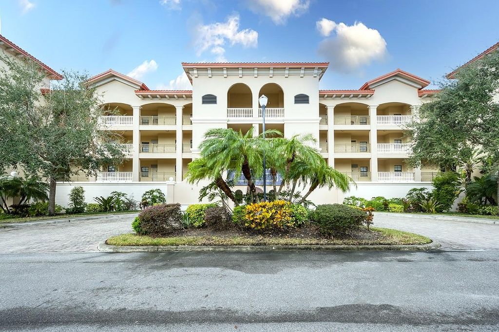 7702 LAKE VISTA COURT 204, Lakewood Ranch, FL 34202