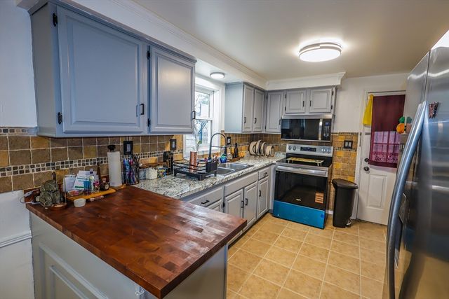 109 Pendleton Ave, Springfield, MA 01109
