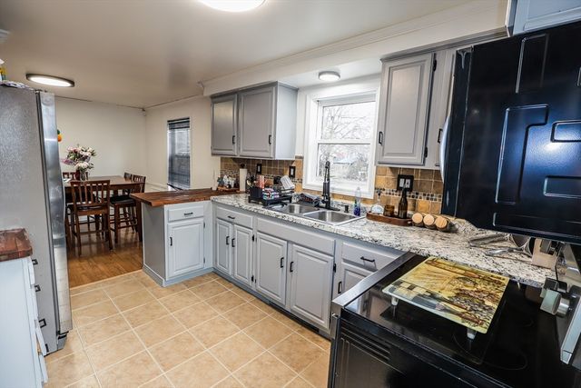 109 Pendleton Ave, Springfield, MA 01109