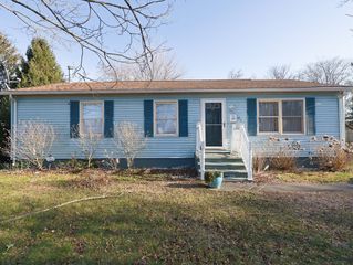 109 Pendleton Ave, Springfield, MA 01109