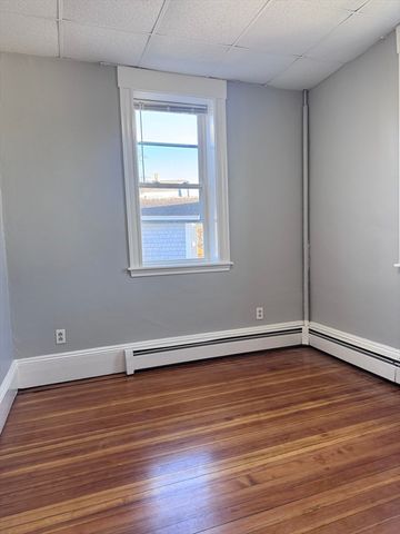 36 Endicott St 2R, Salem, MA 01970