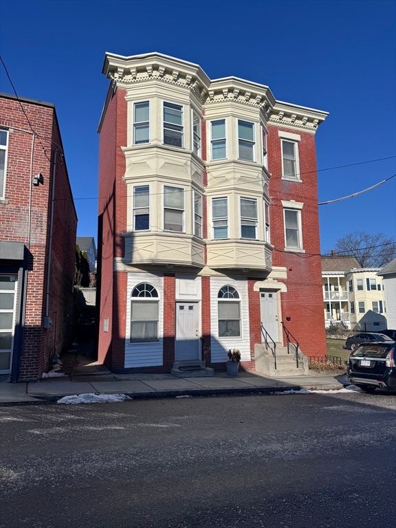 36 Endicott St 2R, Salem, MA 01970