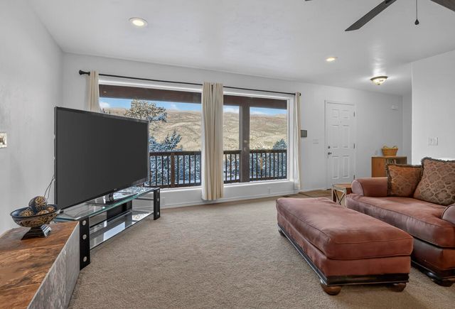 78 Sangre De Cristo Drive, Cedar Crest, NM 87008