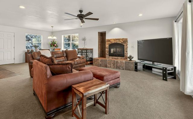 78 Sangre De Cristo Drive, Cedar Crest, NM 87008