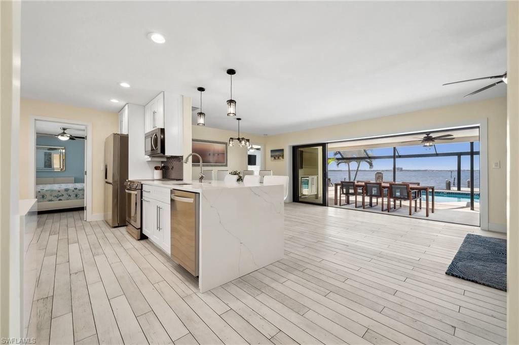 Image 15 of property listing at 1600 Edith Esplanade, Cape Coral, FL 33904