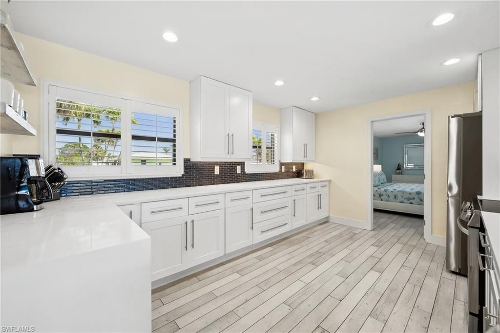 Image 16 of property listing at 1600 Edith Esplanade, Cape Coral, FL 33904