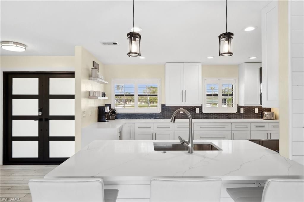 Image 17 of property listing at 1600 Edith Esplanade, Cape Coral, FL 33904