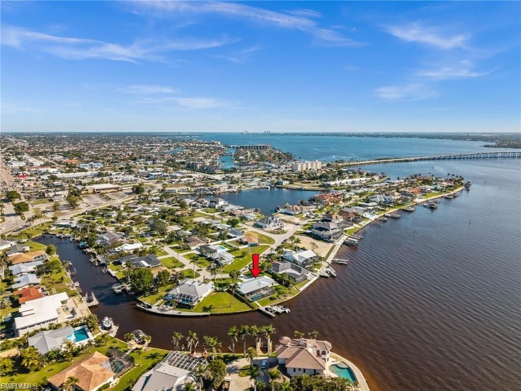 Image 3 of property listing at 1600 Edith Esplanade, Cape Coral, FL 33904