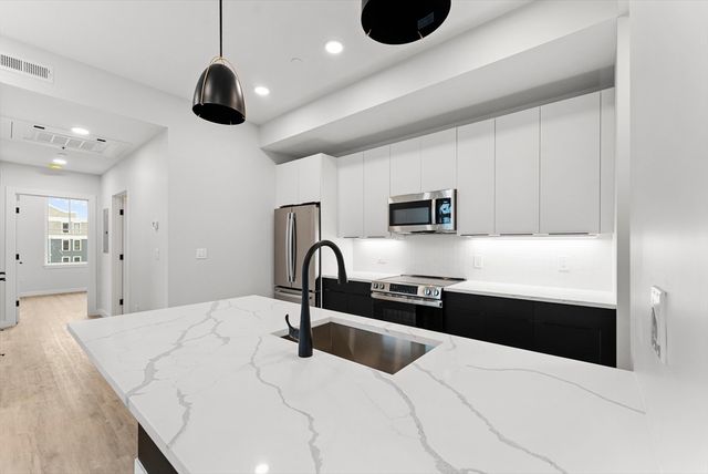 24-28 Mt Pleasant 401, Somerville, MA 02145