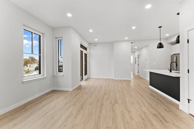 24-28 Mt Pleasant 401, Somerville, MA 02145