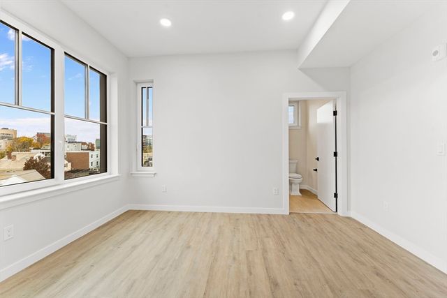 24-28 Mt Pleasant 401, Somerville, MA 02145