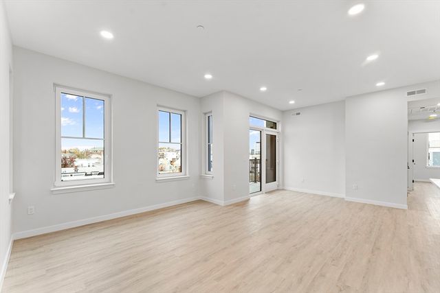 24-28 Mt Pleasant 401, Somerville, MA 02145