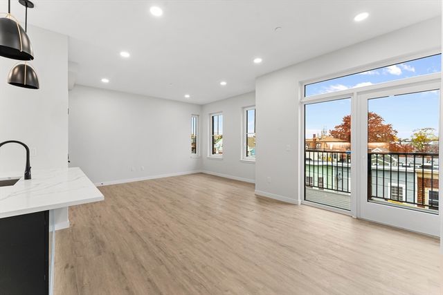 24-28 Mt Pleasant 401, Somerville, MA 02145