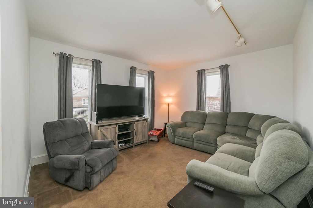 133 CEDAR ST #2, Jenkintown, PA 19046