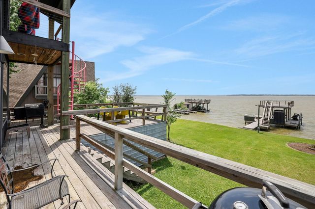 546 W Cattle Drive, Onalaska, TX 77360