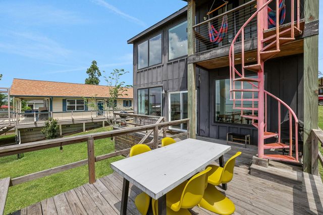 546 W Cattle Drive, Onalaska, TX 77360
