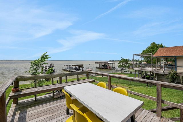 546 W Cattle Drive, Onalaska, TX 77360