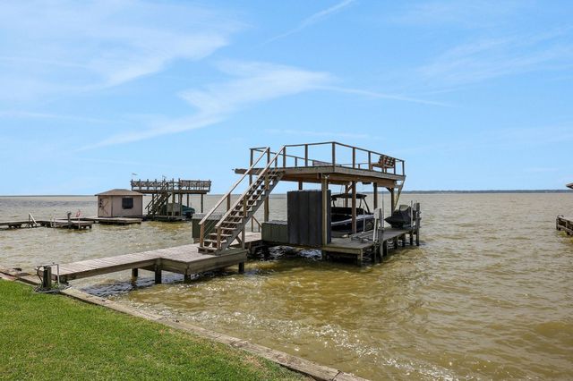 546 W Cattle Drive, Onalaska, TX 77360