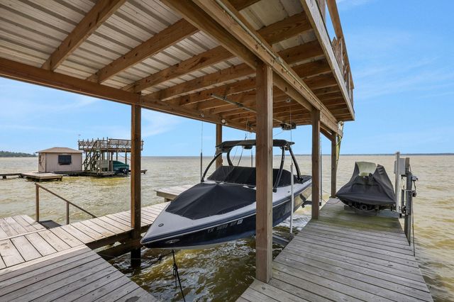 546 W Cattle Drive, Onalaska, TX 77360