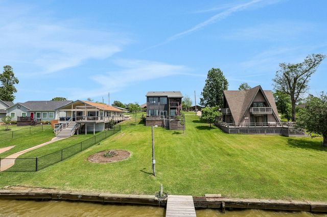 546 W Cattle Drive, Onalaska, TX 77360