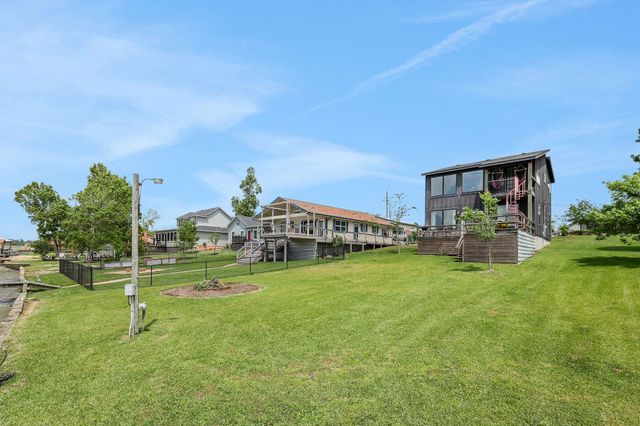 546 W Cattle Drive, Onalaska, TX 77360