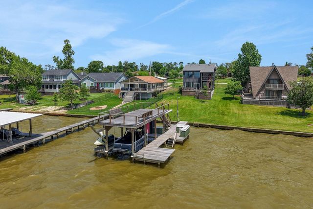 546 W Cattle Drive, Onalaska, TX 77360