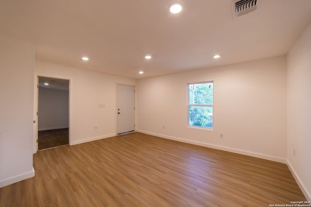 2326 Cincinnati # 202, San Antonio, TX 78228