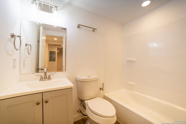 2326 Cincinnati # 202, San Antonio, TX 78228