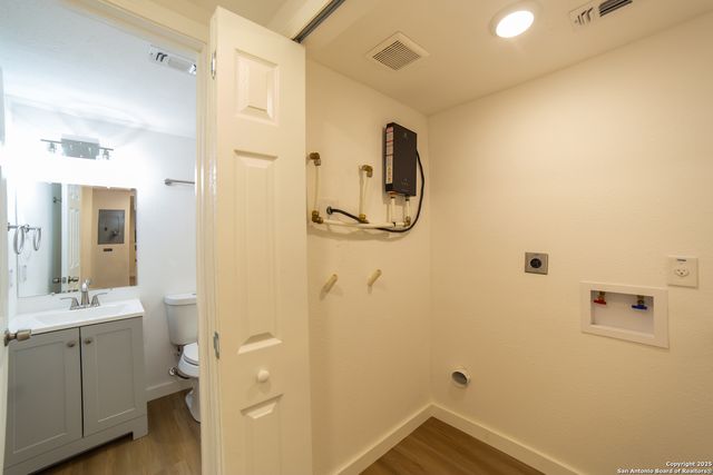 2326 Cincinnati # 202, San Antonio, TX 78228