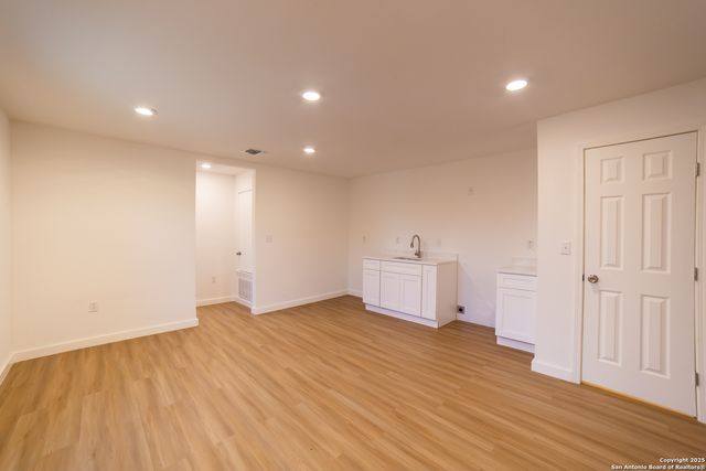 2326 Cincinnati # 202, San Antonio, TX 78228