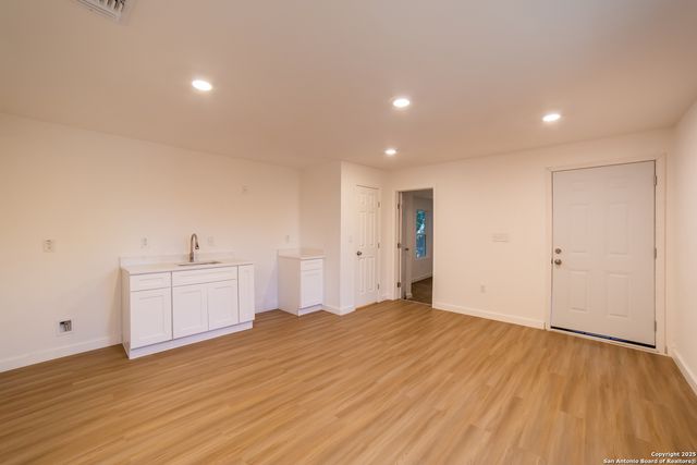 2326 Cincinnati # 202, San Antonio, TX 78228
