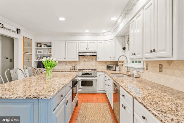 1425 COUNTY LINE RD, Bryn Mawr, PA 19010